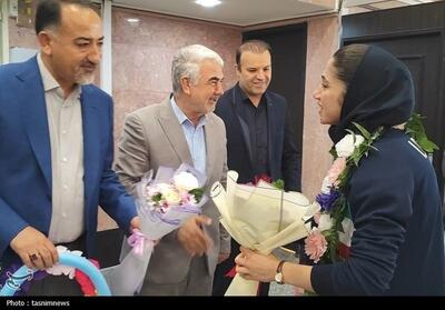  استقبال باشکوه از نهال زکی‌زاده، قهرمان دو مداله کاراته ناشنوایان در یاسوج - تسنیم