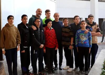  عکس یادگاری یحیی با هواداران روشندل