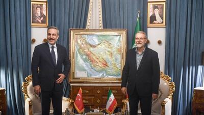  وزیر امور خارجه ترکیه با علی لاریجانی دیدار و گفت‌و‌گو کرد