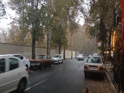  نم باران پاییزی خیابان‌های کرج را خیس کرد