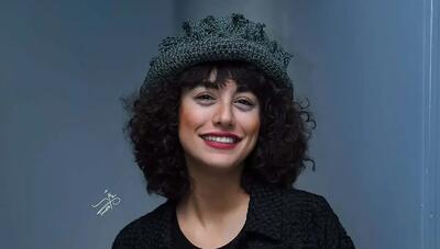  نازنین کیوانی در هاله‌ای از نور قرمز؛ رونمایی از گریم متفاوت تئاتر «رابین هود» (عکس)