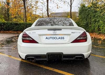  تصاویر هیولای 12سیلندر مرسدس بنز در تعمیرگاه جلب توجه کرد