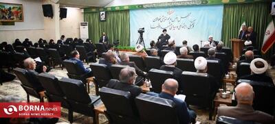  آیت ا...علم الهدی: دولت به تنهایی مسئول حل همه مشکلات نیست/ بی تفاوتی نسبت به مشکلات خیانت به کشور است/ نخبگان نباید منفعل بمانند