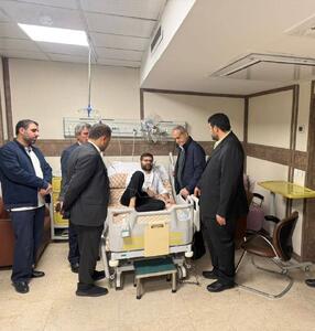  عکس/ ملاقات پزشکیان با سقاب اصفهانی در بیمارستان | اقتصاد24