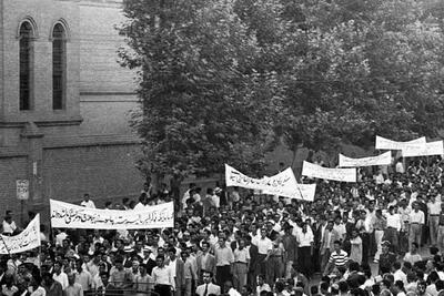  قسمت نود و ششم خاطرات میلسپو: حزب توده میتینگ بزرگی در برابر مجلس ترتیب داد و شعار «مرده باد ساعد» و «مرده باد سیدضیاء» و محکوم ساختن هیئت مالی امریکا سر دادند