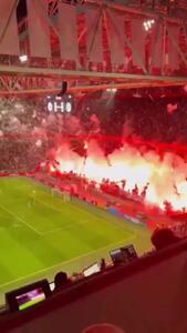  ناتمام ماندن مسابقه فوتبال در هلند در پی آتش‌بازی‌ گسترده هواداران