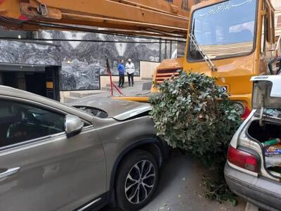  برخورد مرگبار جرثقیل با ۲ دستگاه خودرو در تهران