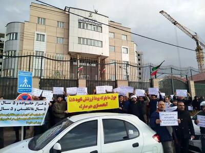  تجمع  کارگران متقاضی مسکن در زنجان / بعد ۵ سال هنوز خانه‌دار نشدیم!