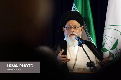  امام جمعه بخش مرکزی یزد در جمع خبرنگاران: شجاعت و صلابت از ویژگی‌های بارز شهید مدرس بود