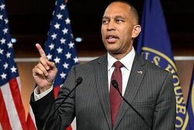  رهبر دموکرات‌ها در مجلس نمایندگان: وزیر دفاع آمریکا باید برکنار شود