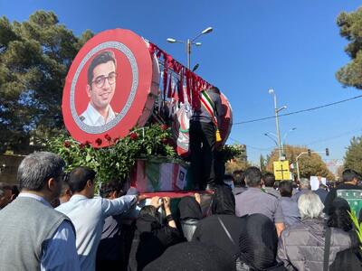  مردم کرمان برای تشییع آتش‌نشان فداکار سنگ تمام گذاشتند