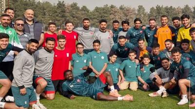  دیدار صمیمانه تیم ملی پارا شنا نابینایان جوانان با تیم پرسپولیس در مجموعه ورزشی آزادی - پارس فوتبال