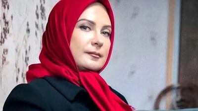  استایل متفاوت لعیا زنگنه در پشت‌صحنه کازابلانگا باکت جین / پیرنشو ترین خانم بازیگر ایرانی در 60 سالگی!