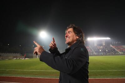  صحنه‌های جالب در دقایق پایانی بازی استقلال - فولاد؛ وقتی ریکاردو ساپینتو راه مدافع فولاد را سد می‌کرد!