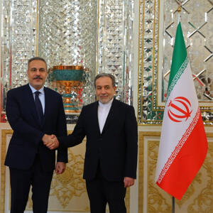  در کنار ایران
