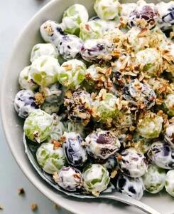  طرز تهیه سالاد انگور خامه ای ؛ مجلسی و مناسب شب یلدا