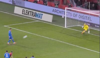  تروی پرت، زننده گل صعود ایرلند به پلی آف جام جهانی، در باشگاهش پنالتی دقیقه پایانی را خراب کرد