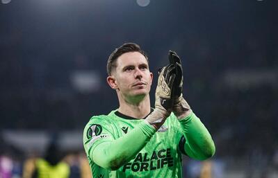  دین هندرسون وازلین به زمین فوتبال می‌برد / عکس