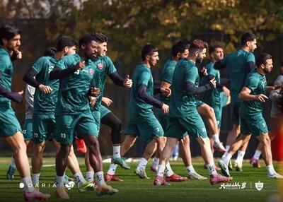  اعضای تیم ملی پاراشنا کنار تیم پرسپولیس (عکس)