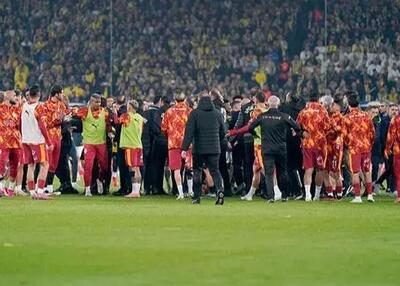  تنش دیوانه‌وار: درگیری پیش از شروع دربی