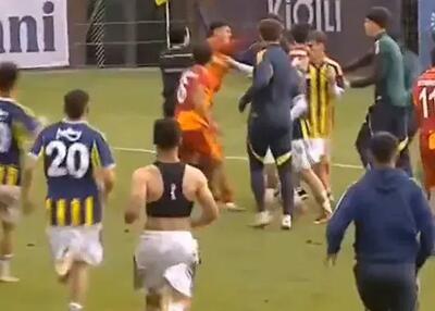  دربی استانبول شروع نشده دعوا داشت!