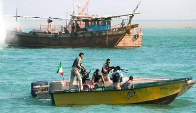  توقیف ۱۲ شناور حامل سوخت قاچاق در آب‌های دریای عمان