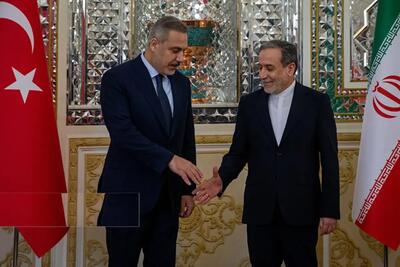  گزارش عراقچی از دیدار با فیدان: ایران و ترکیه عزم راسخ دارند در مسیر صلح پایدار منطقه‌ای گام بردارند