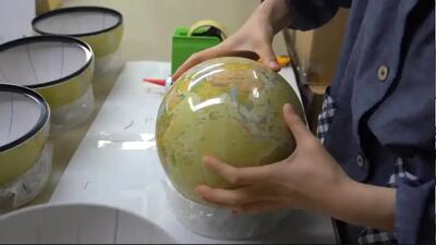  روند ساخت انبوه کره‌های زمین در کارگاهی مدرن در ژاپن (فیلم)
