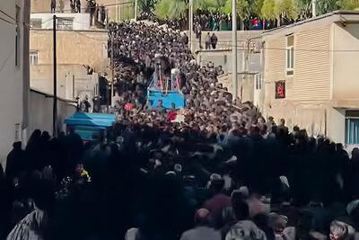  پسران شمخانی از روی دست امیراحمد 16 ساله بنویسند