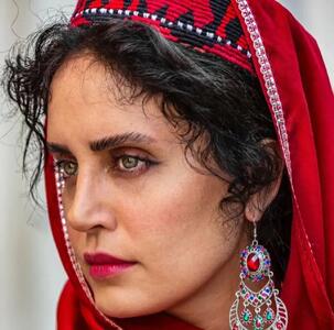  نگاه روز |ژست الناز شاکردوست همراه با استایل جدیدش در مقابل دوربین عکاسان 🌟