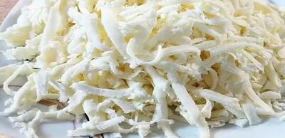  طرز تهیه پنیر پیتزا خانگی کشدار با ۳ قلم مواد فقط در ۳۰ دقیقه !