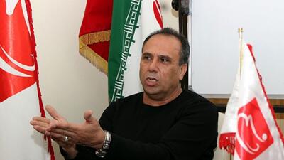  چرا بازیکن سابق تیم ملی به زندان افتاده است؟/ یک نفر جعل سند کرده، سکه گرفته و حالا پای من گیر کرده است/ از فدراسیون و باشگاه پرسپولیس کسی پیگیر کار من نیست