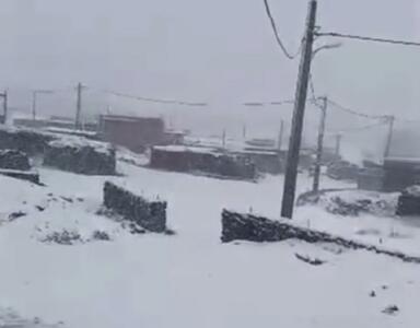  ویدیو / بارش برف پاییزی در روستای سلیمان آغل چالدران