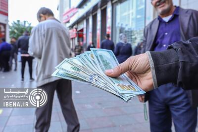  افزایش نرخ دلار موقتی است/ رشد طلای جهانی و تقاضای فصلی اصلی‌ترین عوامل نوسانات
