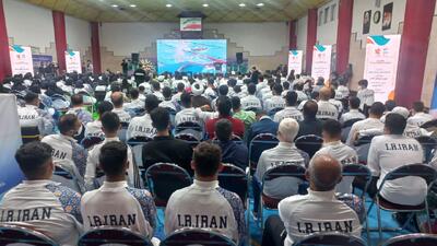  کارگری در بدرقه سفیران پیروزی: از ارزش‌های اسلامی غافل نباشید