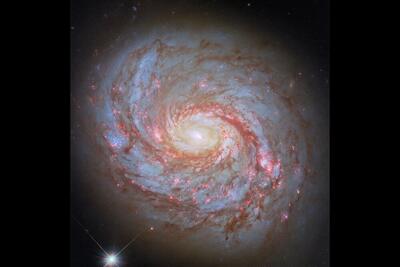  عکس روز ناسا از یک کهکشان مارپیچی با مرکز فعال