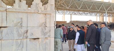  ویدیو| خارجی ها در تخت‌جمشید