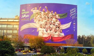  عکس/ رونمایی از دیوارنگاره جدید میدان راه‌آهن