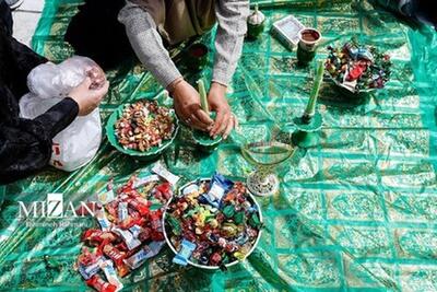  سفره‌ام البنین (س) در بین الحرمین گسترده می‌شود