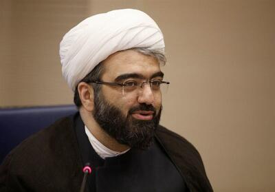  کرمی: حتی در حکومت‌های لیبرال هم برای پوشش قاعده دارند و محیط علم را مقدس قلمداد می‌کنند/سخت‌گیری‌هایی که برای حجاب و پوشش در هاروارد و اروپا هست در دانشگاه‌های ما نیست