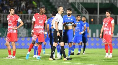  اعتراض شدید هواداران استقلال و پرسپولیس به دربی در اراک