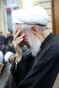  عکس/ گریه‌های بی امان کاظم صدیقی در مراسم یادبود پسرش