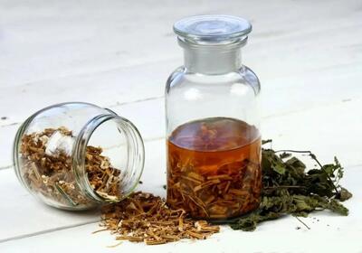  ۷ فایده مهم عرق شش گیاه