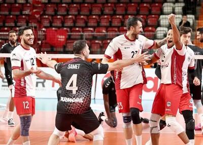  شریفی و یارانش از روی رقیب نگون‌بخت رد شدند