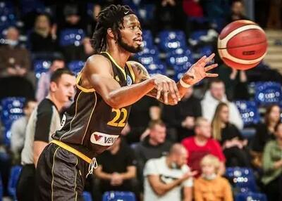  طبیعت از آمریکا بازیکن گرفت