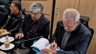  رونمایی از کتاب حقوقی علی خطیر در فدراسیون فوتبال