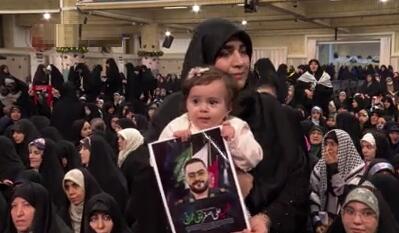  حاشیه‌های دیدنیِ دیدار متفاوت زنان و دختران با رهبر انقلاب