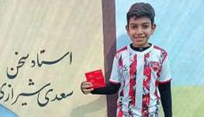  دانش‌آموز لاری پس‌اندازش را برای خرید نیمکت مدرسه اهدا کرد