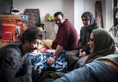  عکس تازه و هنری بازیگر سریال پایتخت لب دریا