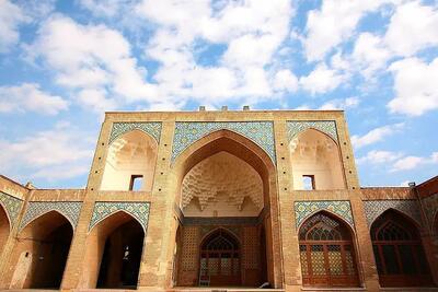  درب مسجد ۷۰۰ ساله خمینی‌شهر را خیلی شیک دزدیدند - چیدانه
